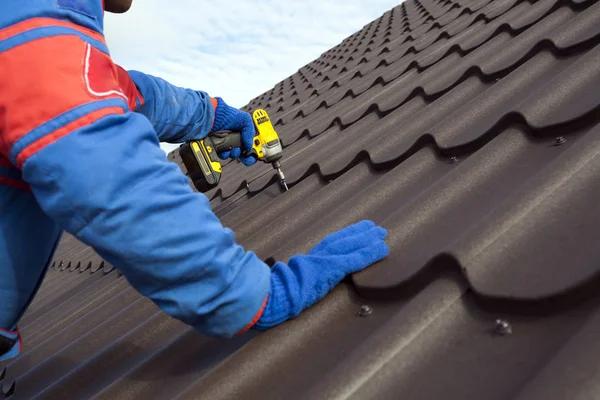 How Roofing Near Me Services Can Save You Time and Money